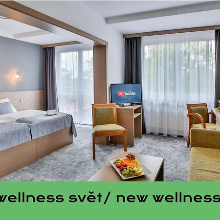 Lh Parkhotel Hluboka Nad Vltavou Congress & Wellness Exterior photo