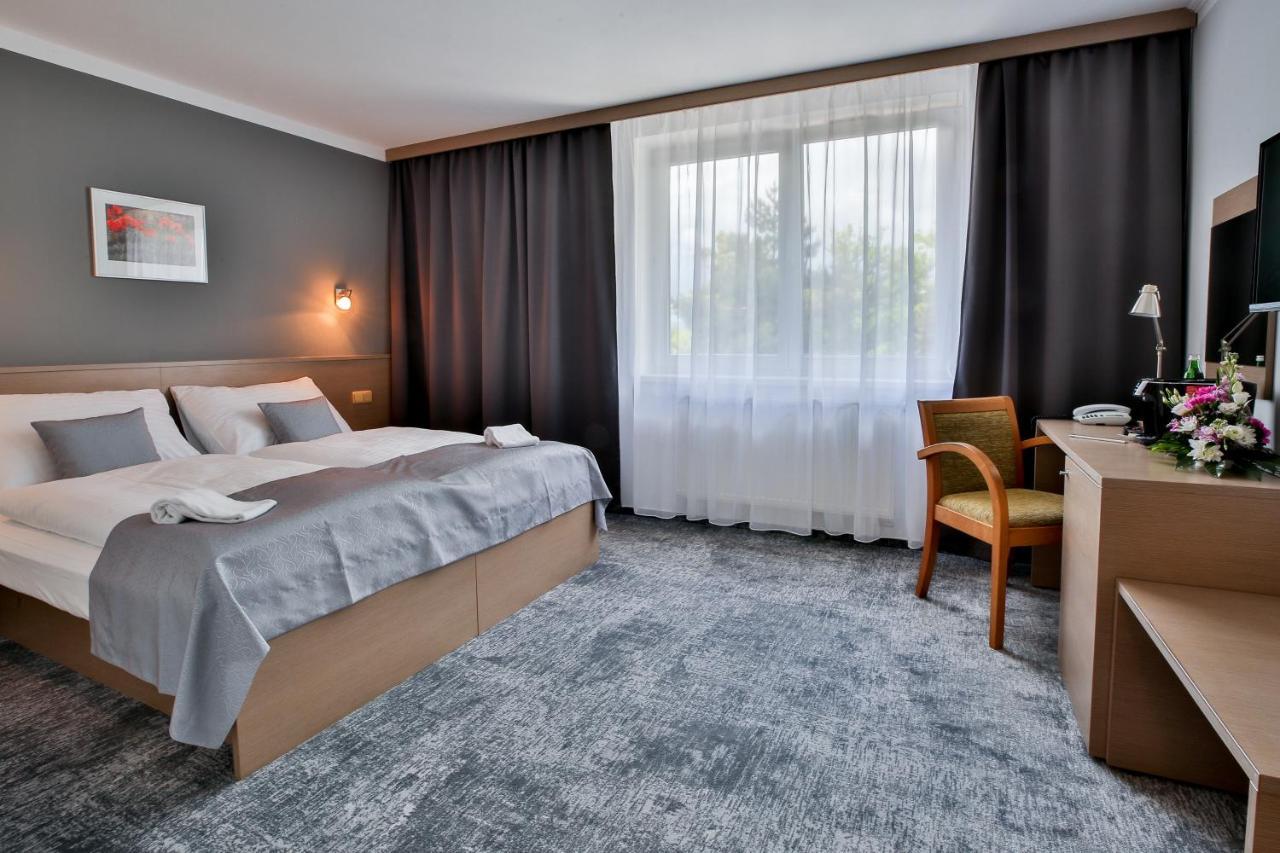 Lh Parkhotel Hluboka Nad Vltavou Congress & Wellness Exterior photo