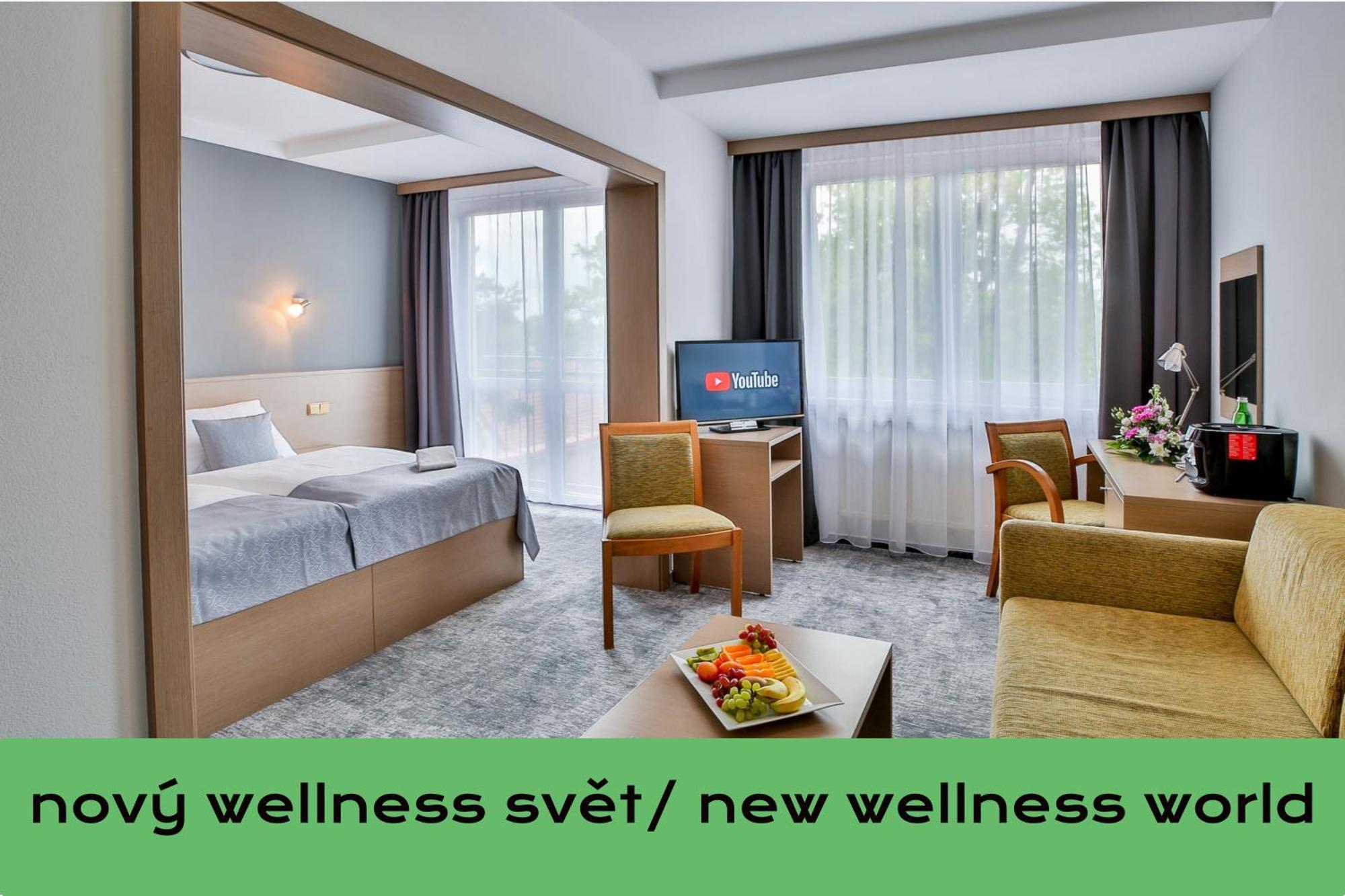 Lh Parkhotel Hluboka Nad Vltavou Congress & Wellness Exterior photo