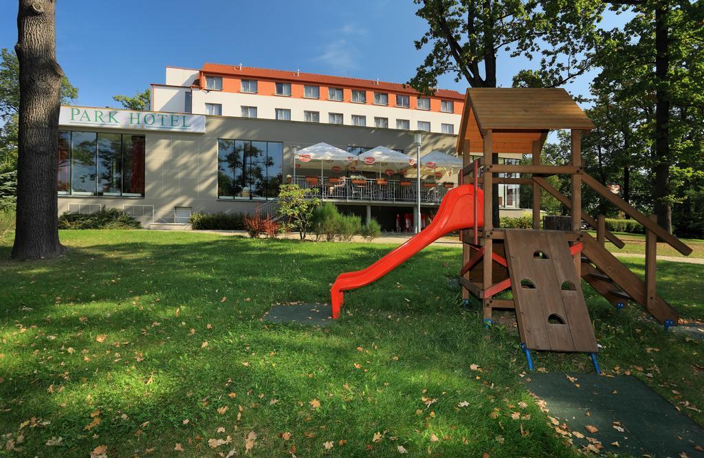 Lh Parkhotel Hluboka Nad Vltavou Congress & Wellness Exterior photo