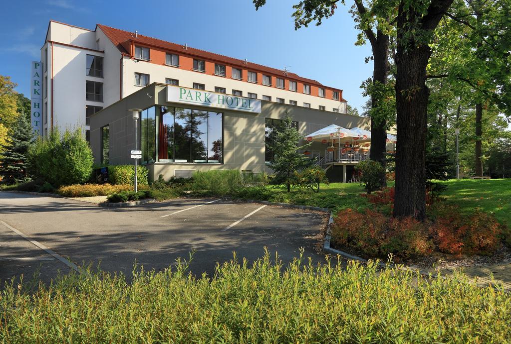 Lh Parkhotel Hluboka Nad Vltavou Congress & Wellness Exterior photo