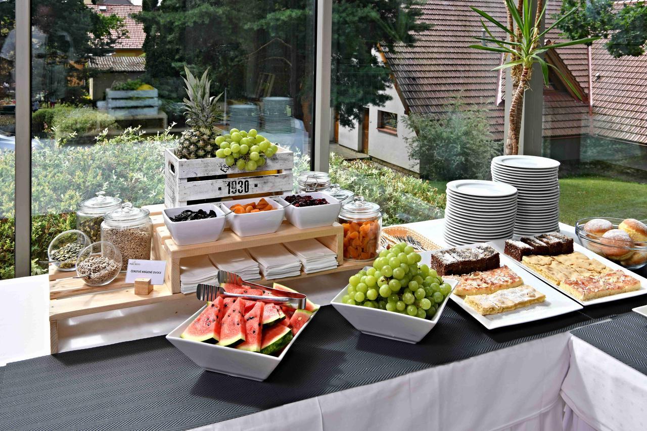 Lh Parkhotel Hluboka Nad Vltavou Congress & Wellness Exterior photo